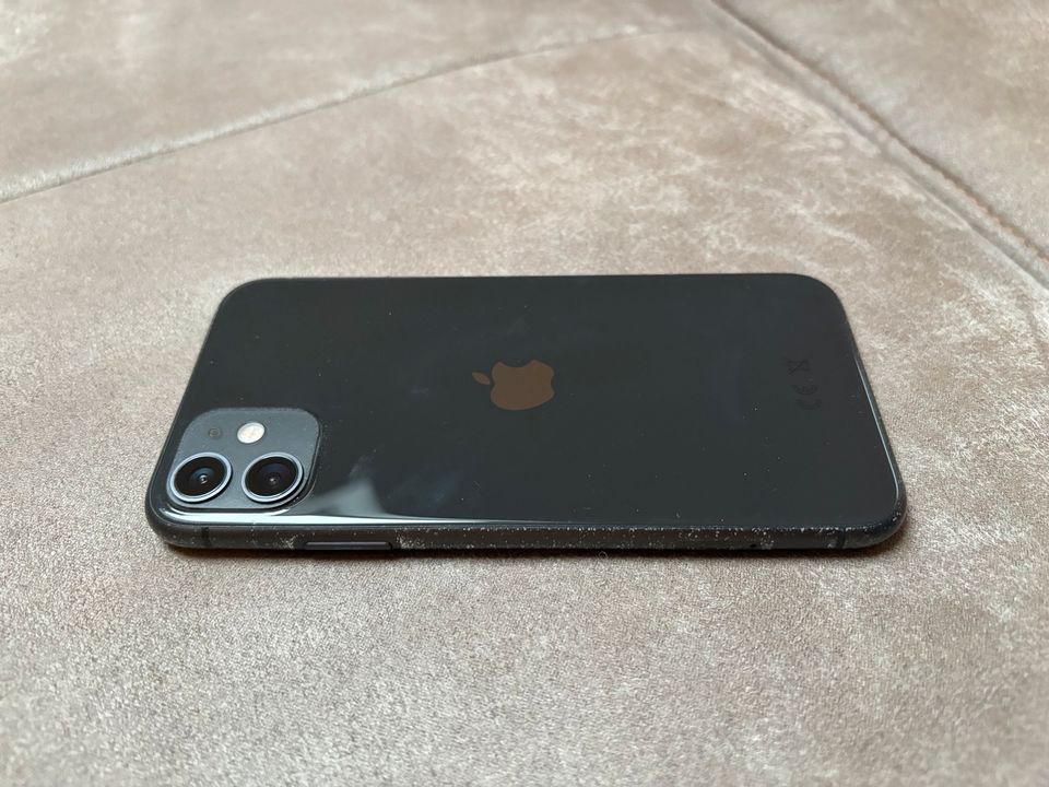 iPhone 11 64 GB - schwarz in Hannover