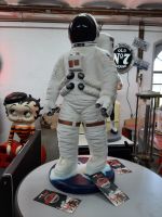 Astronauten Figur Nasa Dekoration Rakete Statue Skulptur Retro Nordrhein-Westfalen - Mülheim (Ruhr) Vorschau