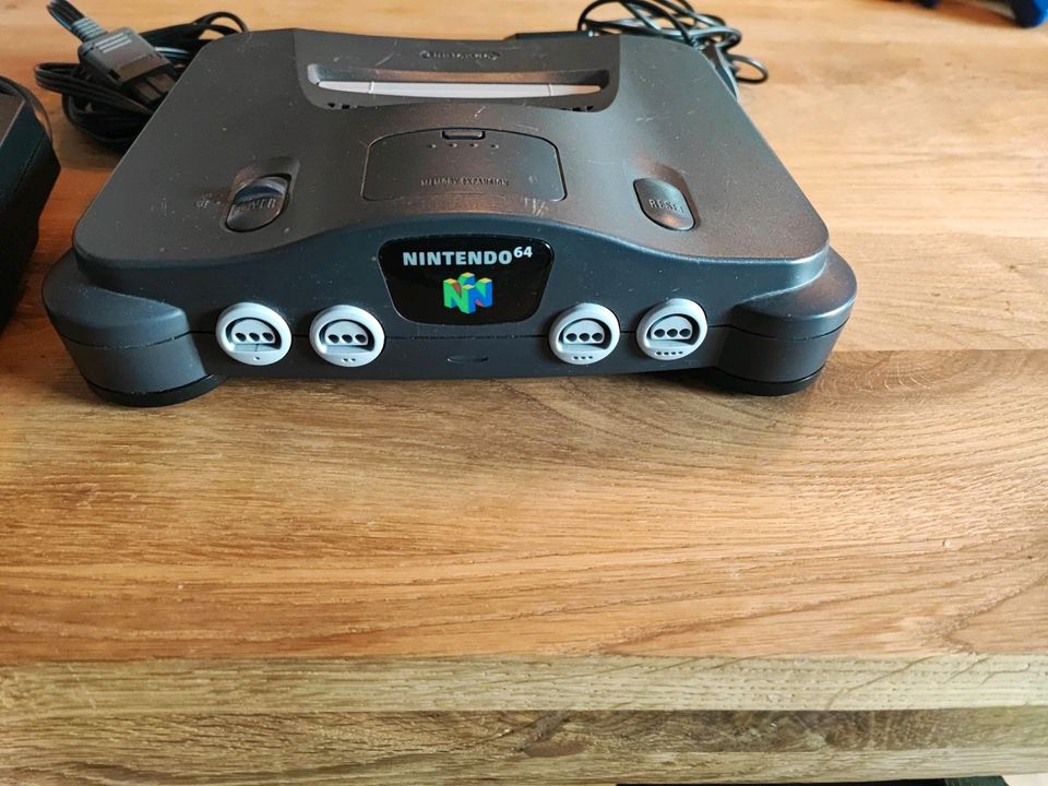 N64 Konsole +Zubehör in Bad Tölz