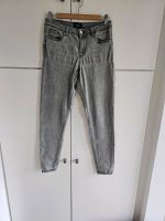 Graue Damen Jeans von Vero Moda Gr. M/32 Wuppertal - Vohwinkel Vorschau