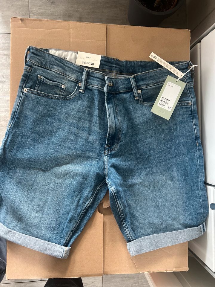 Neue Jeans Shorts in Augsburg