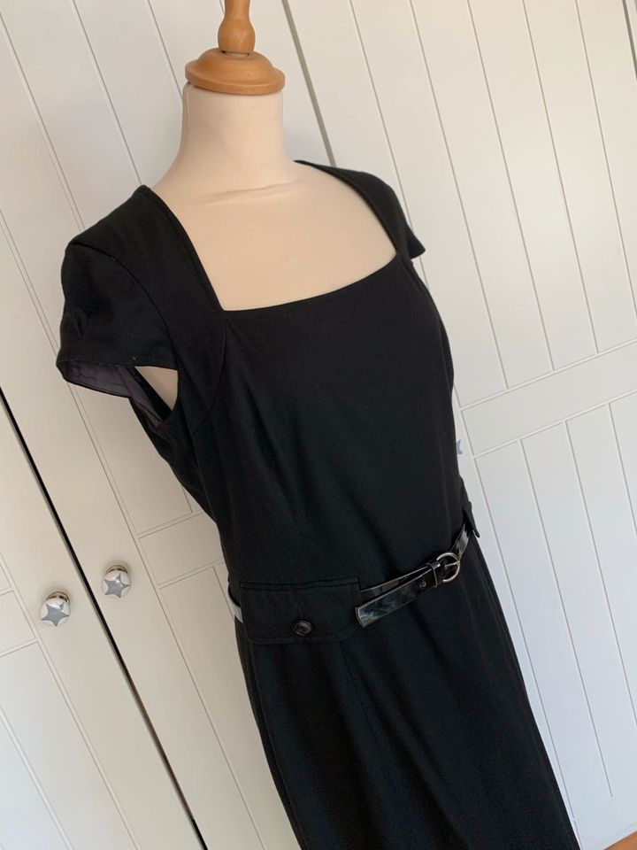 Mexx Damen Kleid Business schwarz mit Gürtel Gr. 40 in Reinhardshagen