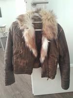Mega Jacke von Guess in M Nordrhein-Westfalen - Kerpen Vorschau
