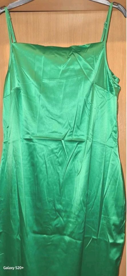 MaxiKleid Gr.2XL/46 Cami Satin Curvy Party Neu Clubwear grü in Neuenstadt