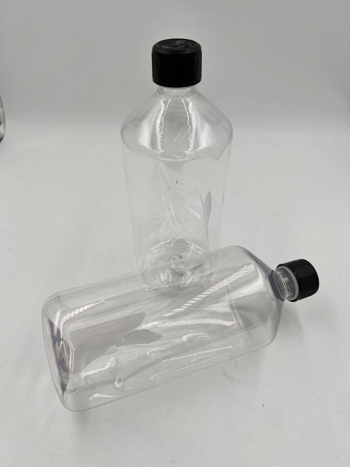 Plastikflaschen 1 Liter Laborflasche mit Macke NEU St. 1.- in Ellerau 