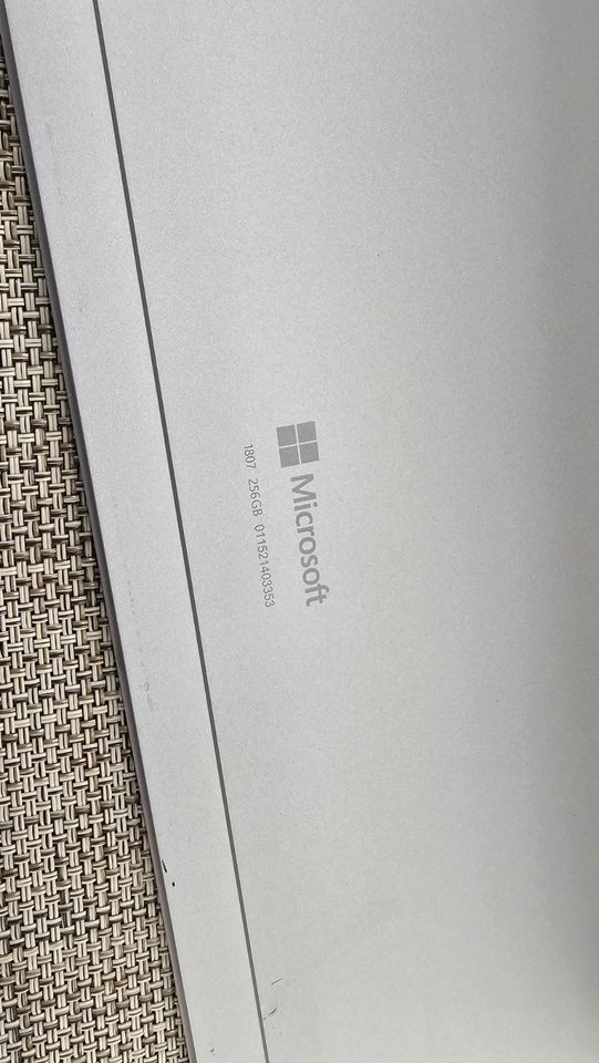 Microsoft Surface 5 Pro Intel i5 4GB 256GB Display kaputt in Dortmund