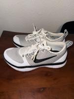 ✅ [Neu] Nike Lift Run Jump Cut Sneaker, Größe 39, schwarz weiß Mitte - Gesundbrunnen Vorschau