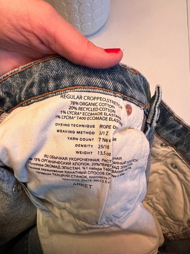 ARKET Regular Cropped Jeans in 28 / 1 x getragen in Köln