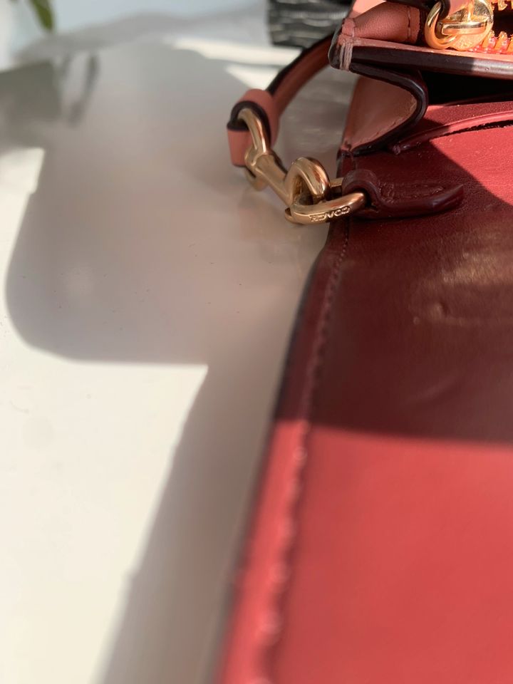 Rosa Clutch Tasche von Coach in Berlin