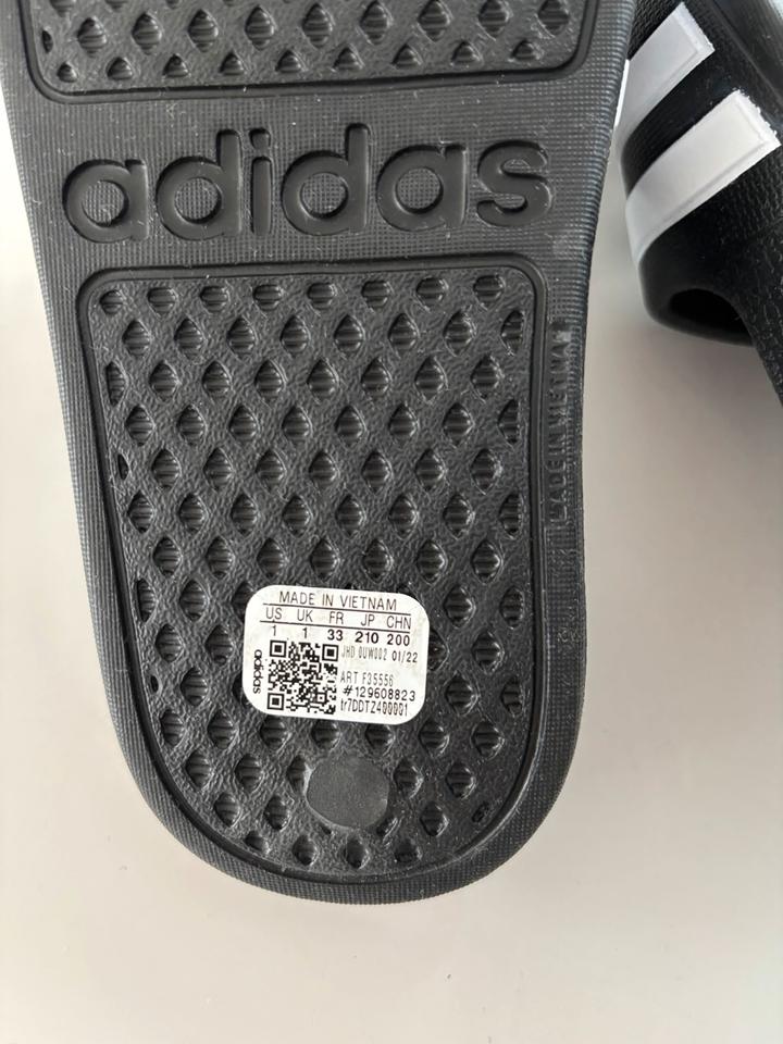 Neu Adidas Badelatschen Badeschuhe Adiletten Gr. 33 in Berlin