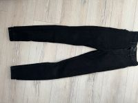 Zara Jeans Gr. 32 High Waist schwarz Brandenburg - Mühlenbeck Vorschau