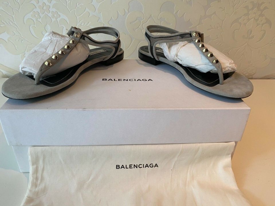 Balenciaga Sandalen Gr. 38 NEU in Frankfurt am Main