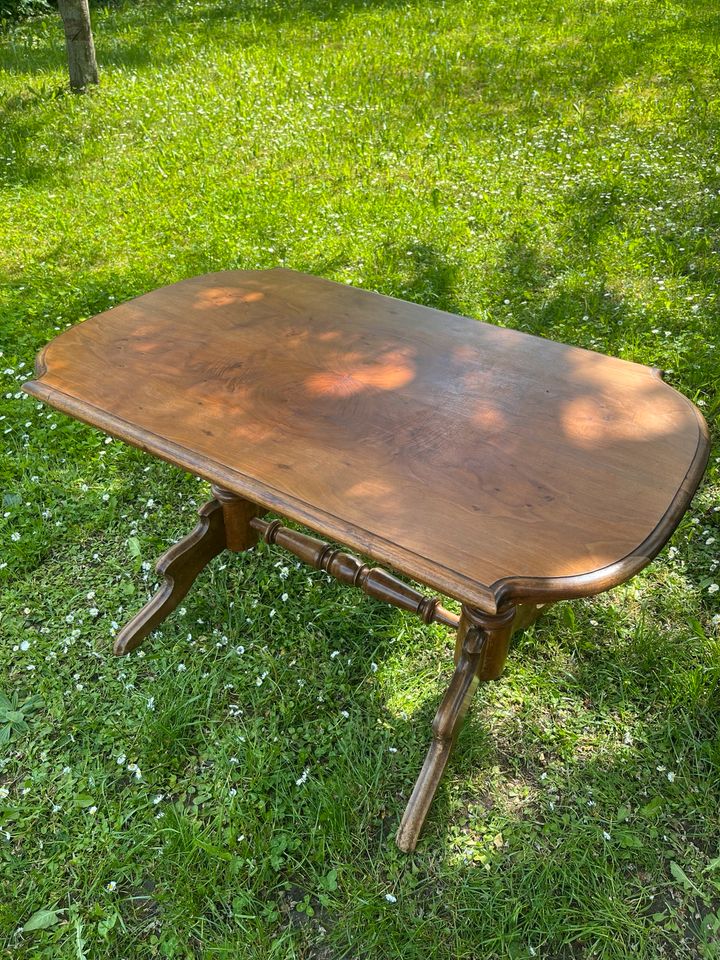 Holztisch mit 2 Stühlen in Arnstadt