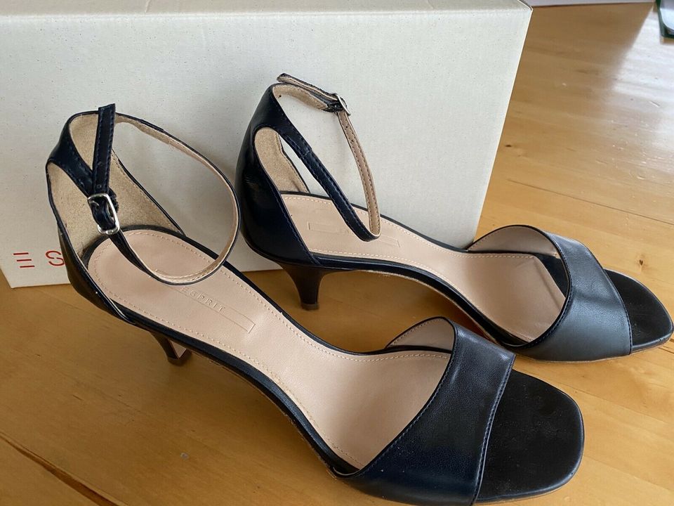 ESPRIT Pumps mit Absatz offen NEUwertig Gr. 41 Farbe Nude Schwarz in Gudensberg