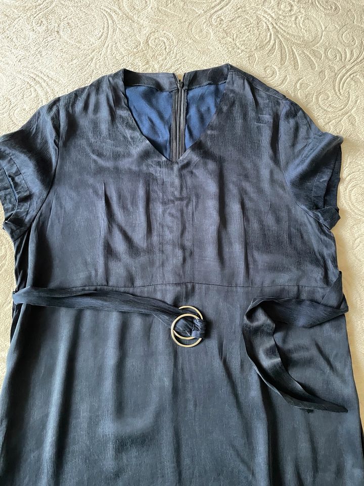 Kleid etuikleid gr 46-48 Malvin blau neu in Hamburg