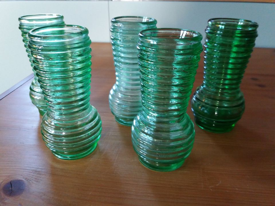 Vasen, 12 cm, grün, Art: Thüringer Waldglas, 5 Stück in Obrigheim