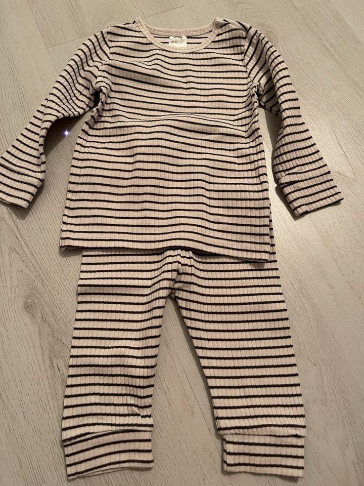 Bekleidungspaket 62/68 jungen Shirt Hose Body in Lohmar