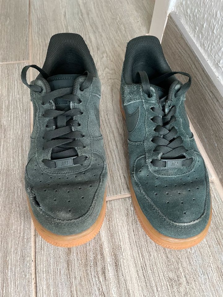 Nike Air Force Low - Wild Leder / Grün / Größe 37,5 in Neuss