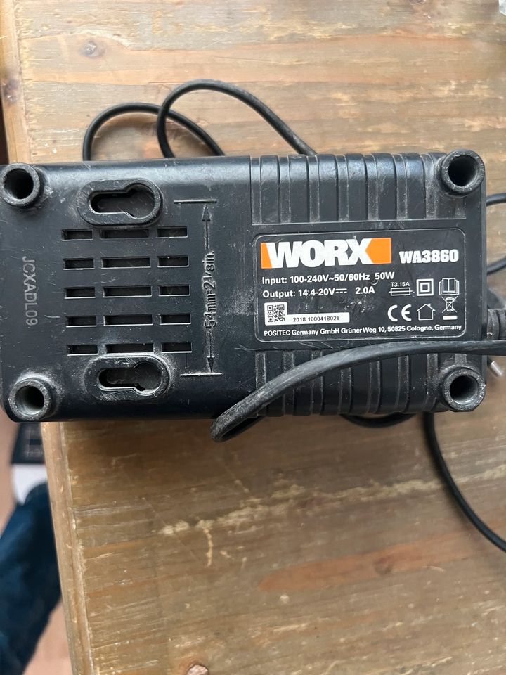 Worx Ladegerät 20V , 2 A, 50 W in Bremerhaven