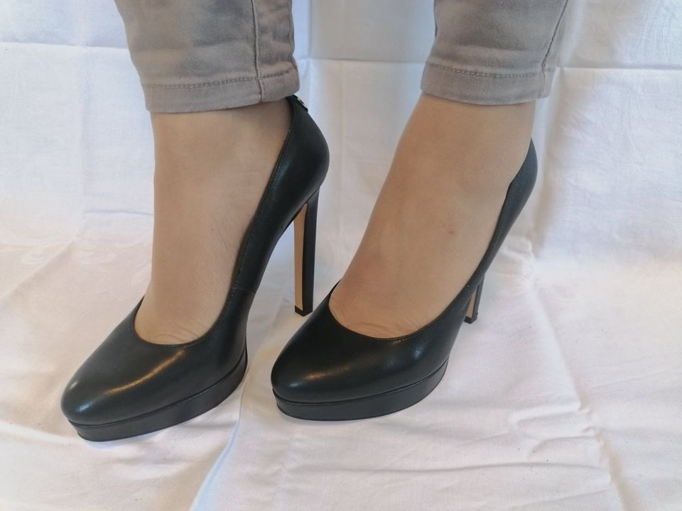 GUESS Eliada Pumps High Heels Größe 39 schwarz Leder in Petersberg