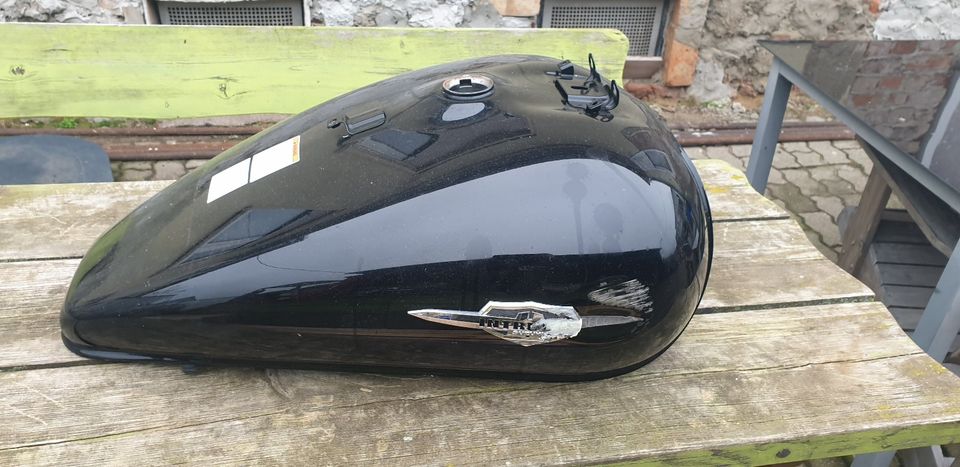 Tank Suzuki Intruder Benzintank Kraftstoffbehälter Dicht & Delle in Zuchau