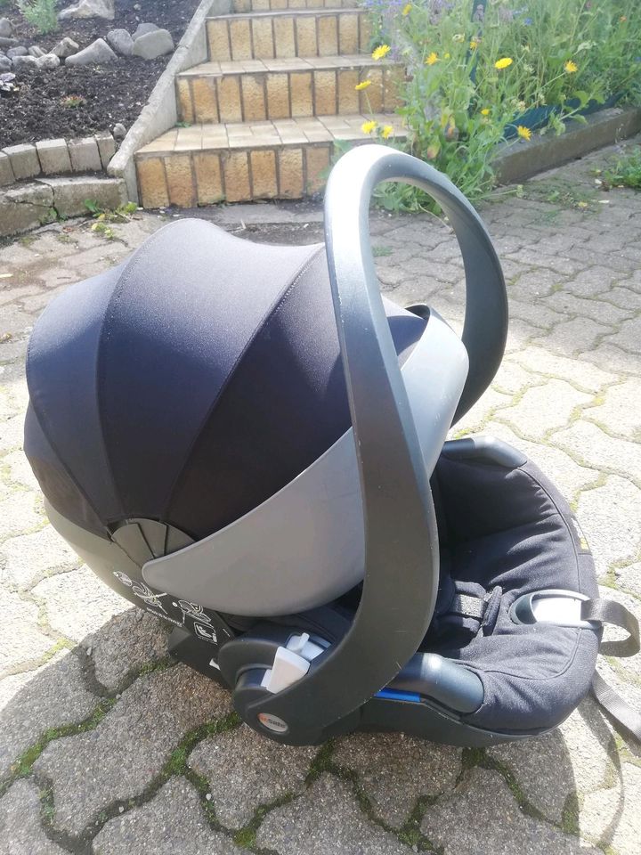 Maxi Cosi und Kindersitz/Reboarder von Be Safe mit Isofix in Herzberg am Harz