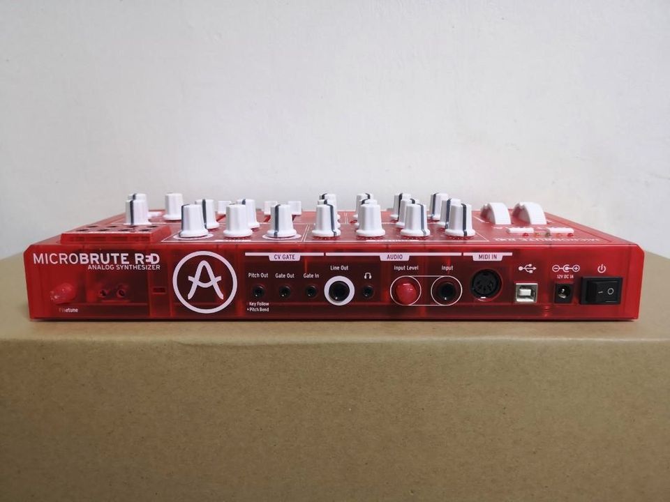 Arturia Microbrute RED Limited Edition in Essen