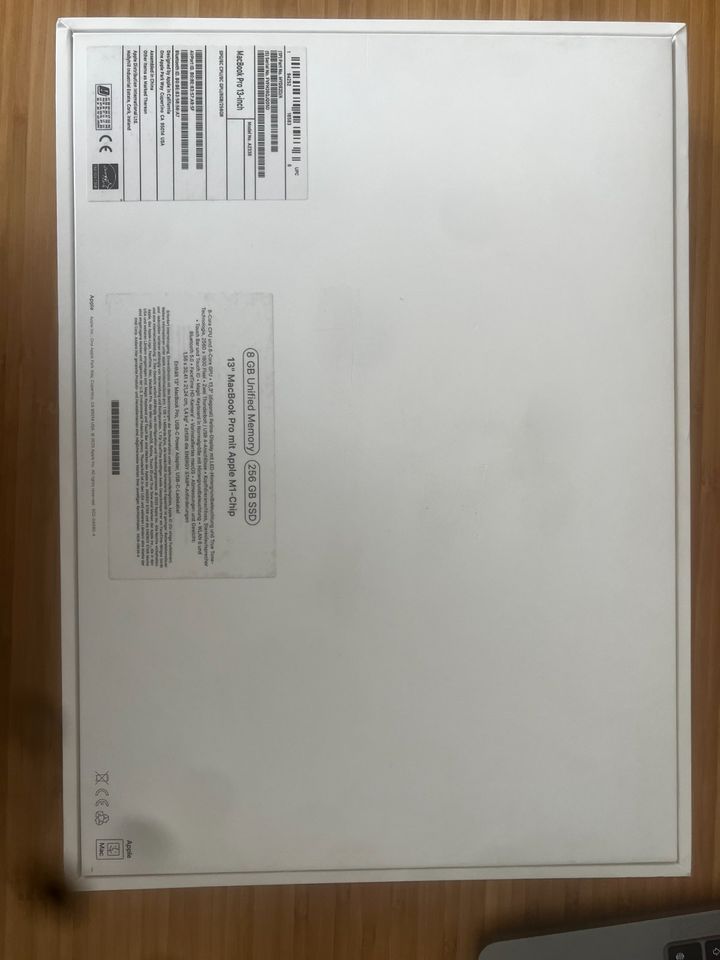 Macbook pro 13-inch no. A2338 8GB 256 GB SSD M1 late 2020 in Berlin
