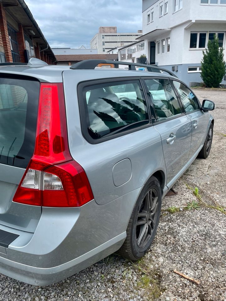 Volvo V70 2,4 D5 TÜV neu, Reifen neu, Zylinderkopf beschädigt in Heidelberg