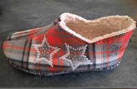 Mokassins warmfutter warm fellschuh hausschuhe Pantoffeln neu rot Sachsen - Mülsen Vorschau