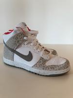 Nike Sneaker Sportschuhe, sehr guter Zustand Bayern - Gottfrieding Vorschau