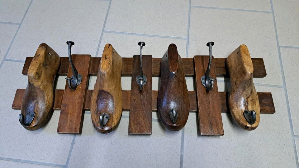 Garderobe Garderobenhaken Holz Schuhe Leisten in Barbing