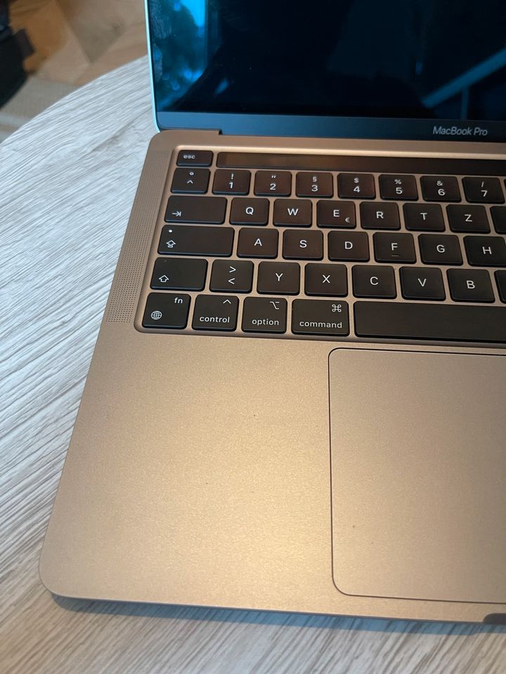 MacBook M2 10-Core GPU 16GB 13 Zoll in Hamburg