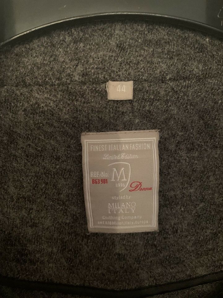 Jacke in Boucle-Optik von Milano Italy, Gr. 44 in Gütersloh