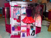 Barbie Kleiderschrank mit Kleidung, Topzustand! Niedersachsen - Göttingen Vorschau