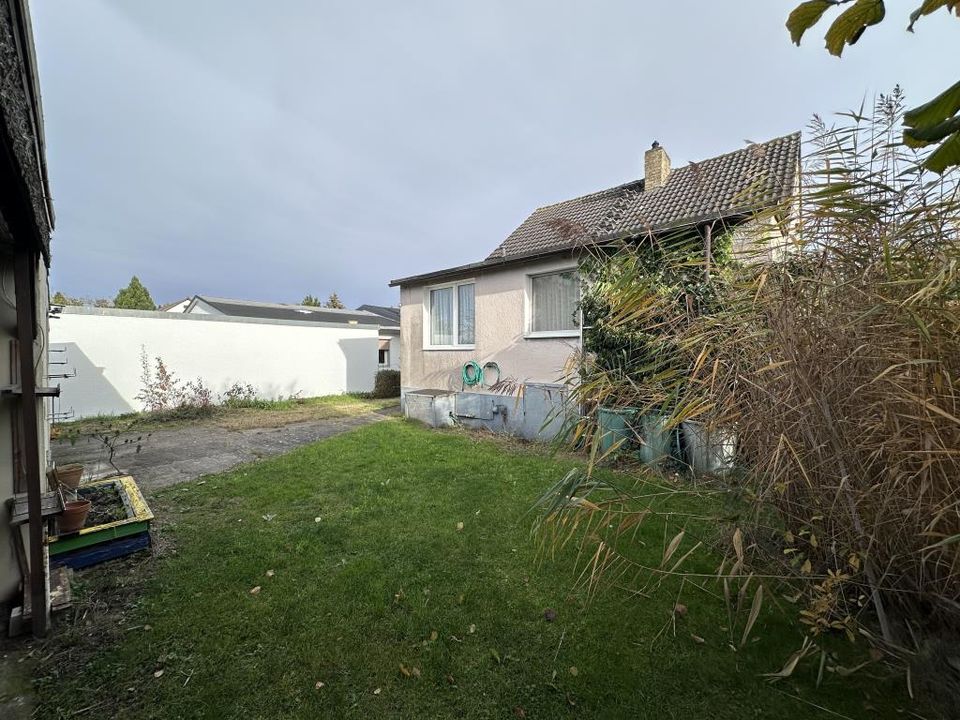 Einfamilienhaus mit großem Grundstück und Garage in Velten