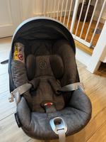2 Cybex base Z i-size  und Babyschale  platinum i-size plus Nordrhein-Westfalen - Bad Salzuflen Vorschau