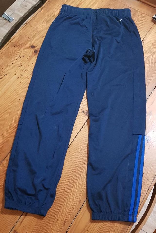 Adidas lange Sport- Jogging- Trainingshose Gr. 152 in Stemwede