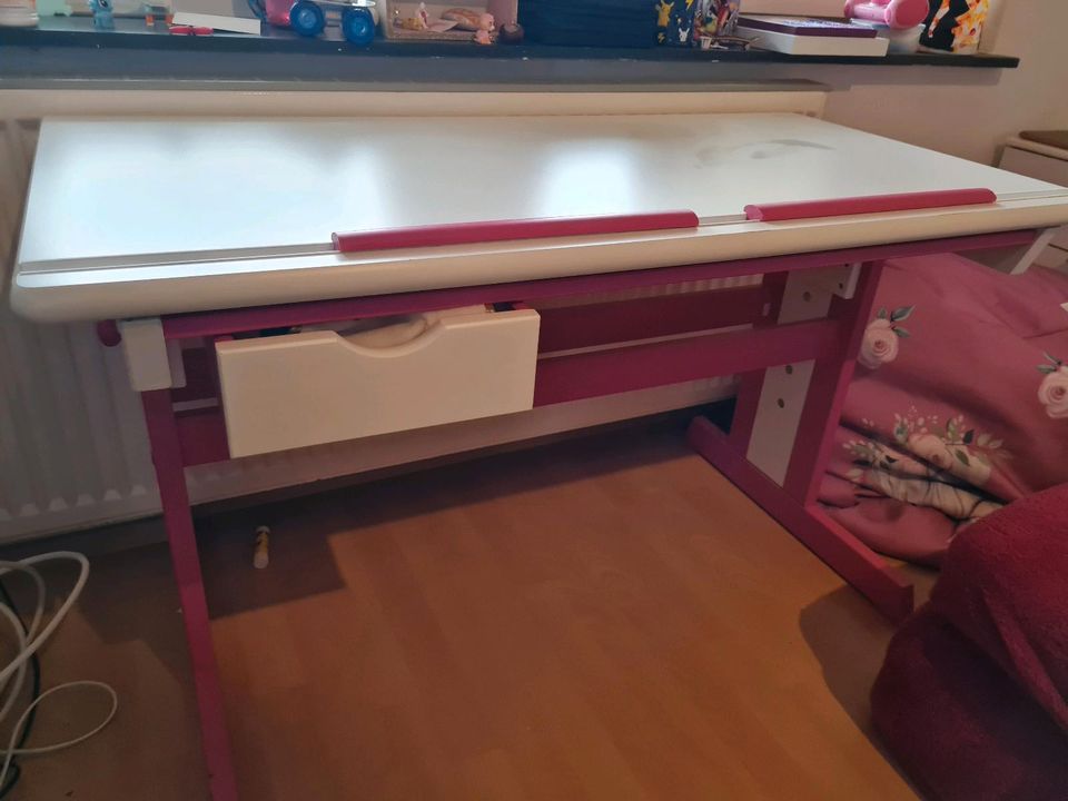 Schreibtisch höhenverstellbar Kinderzimmer in Kiel