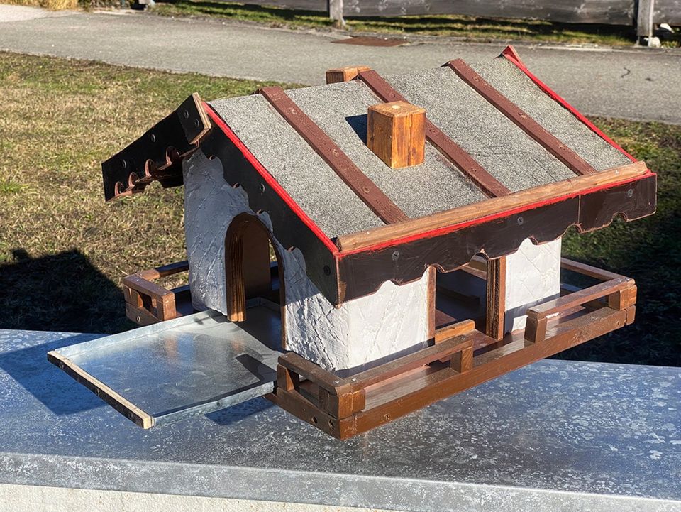 XXL Vogelhaus Vogelhäuschen Vogelvilla Futterhaus - Handarbeit in Penzberg