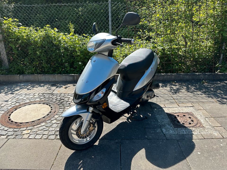 Qingqi 50 ccm Roller mit 4552 KM und Topcase in Elchingen