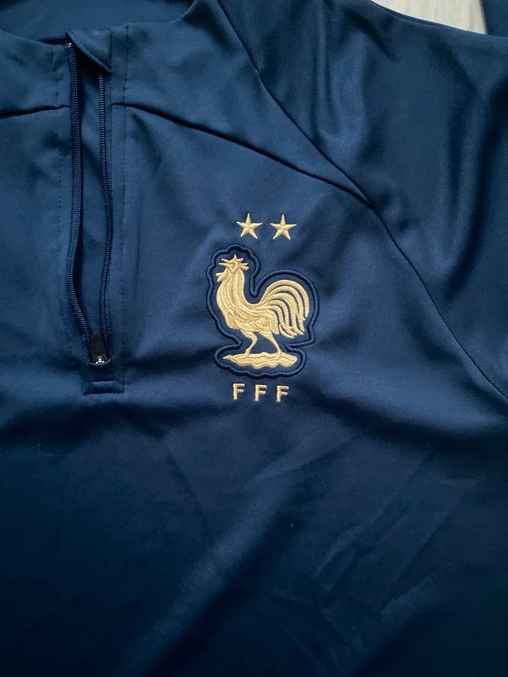 Nike dri fit Frankreich Oberteil in Ehningen