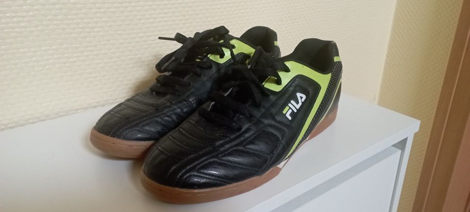 Sportschuhe Hallenschuhe FILA Gr. 41-42 in Weimar