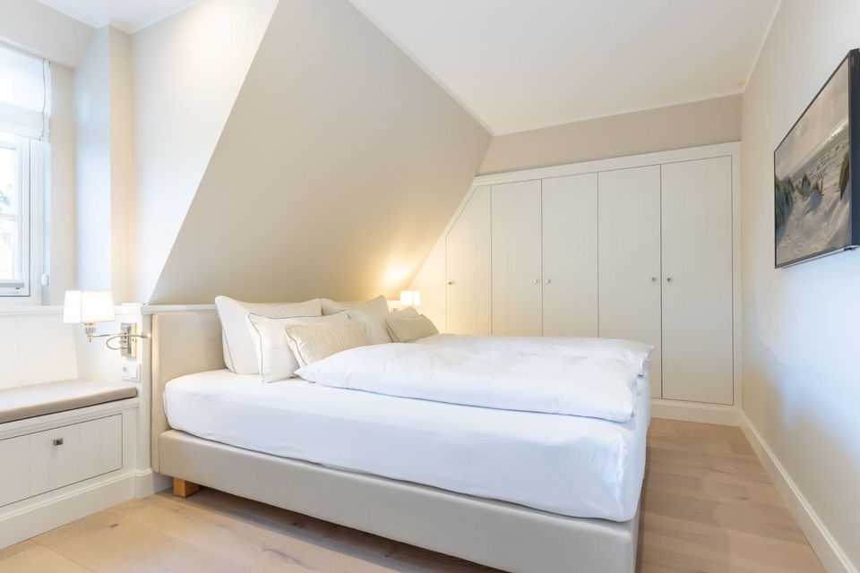 prov.freie Luxuriöse 6-Zimmer-DHH unter Reet / Top Lage Sylt in Wenningstedt