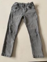 Sehr gut erhalten H&M straight Fit Jeans Hose Gr 122/128 Nordrhein-Westfalen - Schwerte Vorschau