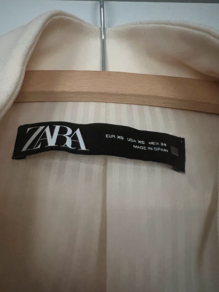 Blazer creme von Zara in Berlin