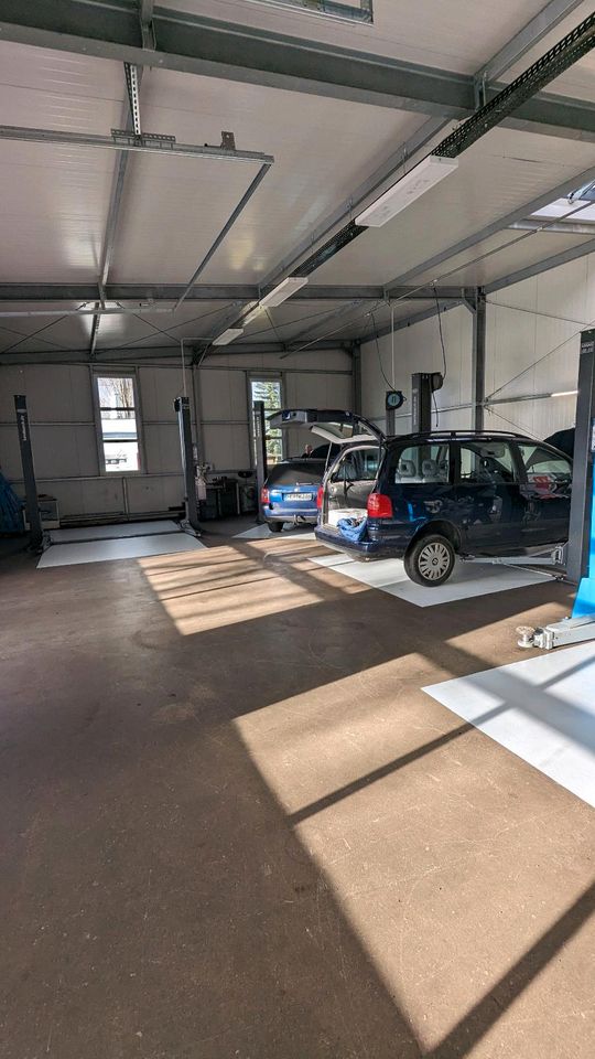 Werkstatt Hebebühne Werkzeug schrauber Halle Garage in Pirna