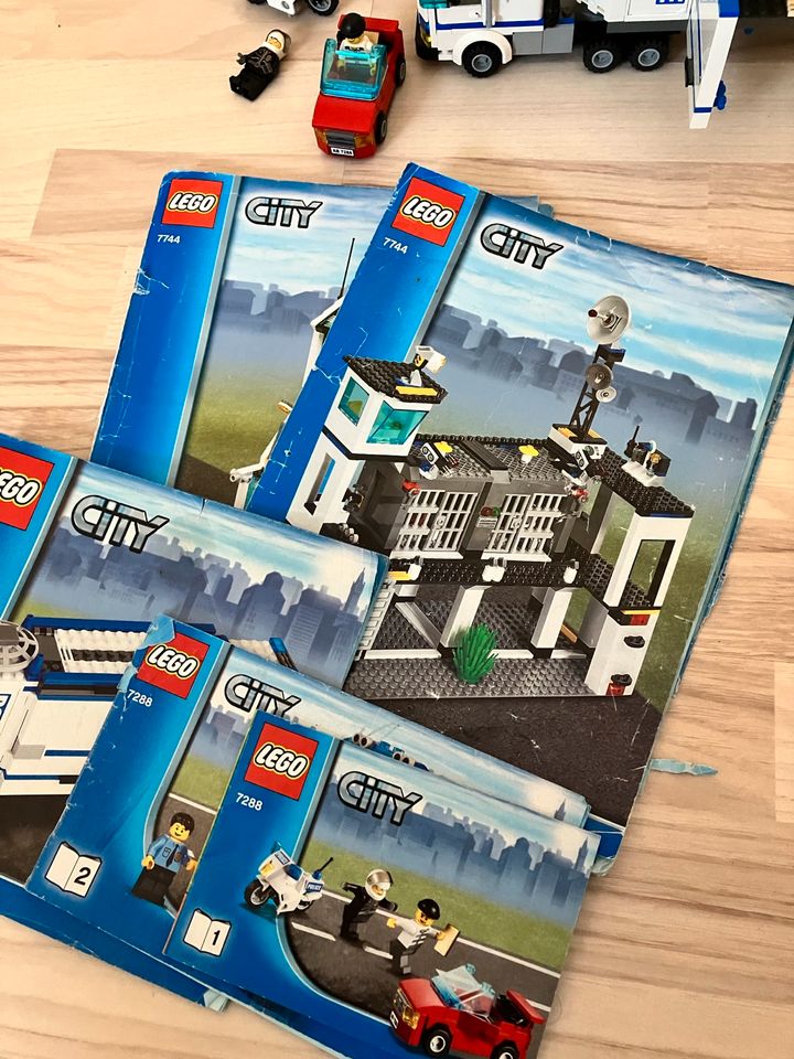 Lego City Polizeiwache und Polizeiwagen 7288+7744 in Unna