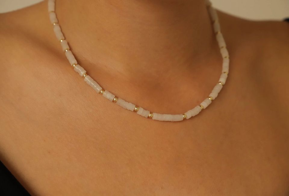 Weiße Perlen Kette mit goldene Kugeln weiße Beads Halskette in Hürth