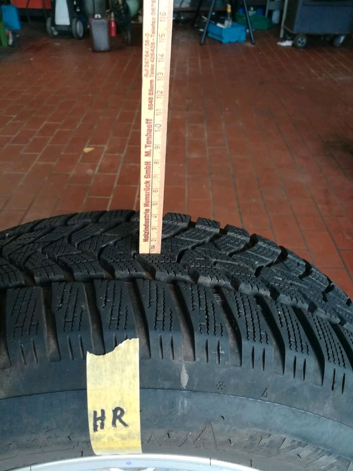 Winterreifen auf Alufelgen Dunlop 215/65 R16 98H in Newel